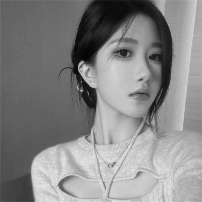 黑白女生微信头像