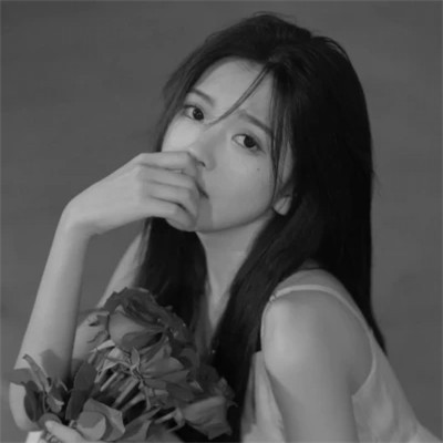 黑白女生微信头像