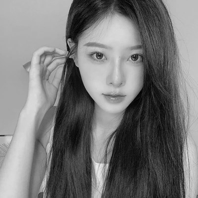 黑白女生微信头像