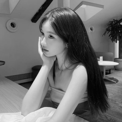 黑白女生微信头像