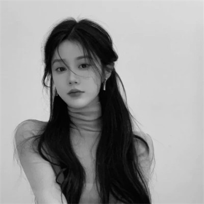 黑白女生微信头像
