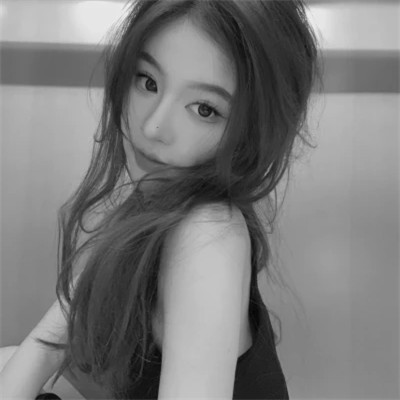 黑白女生微信头像