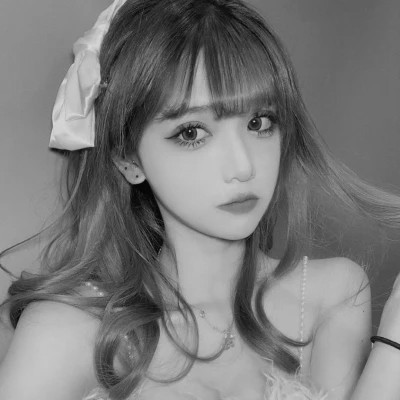 小众黑白ins风真人头像女
