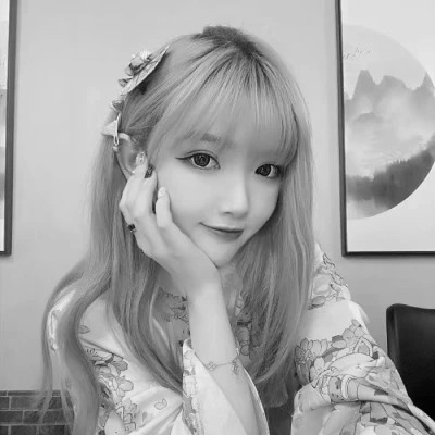 小众黑白ins风真人头像女