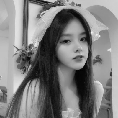 小众黑白ins风真人头像女
