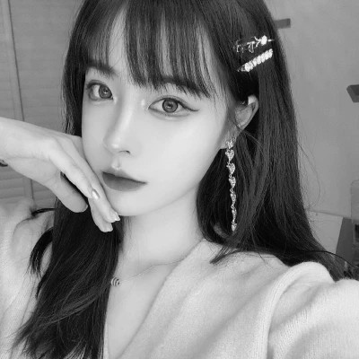 小众黑白ins风真人头像女