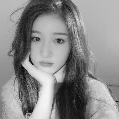 小众黑白ins风真人头像女