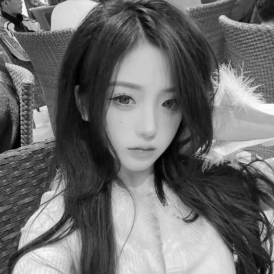 小众黑白ins风真人头像女