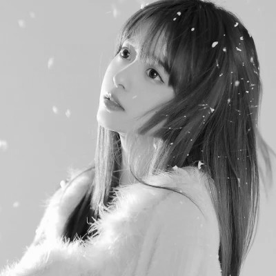 小众黑白ins风真人头像女