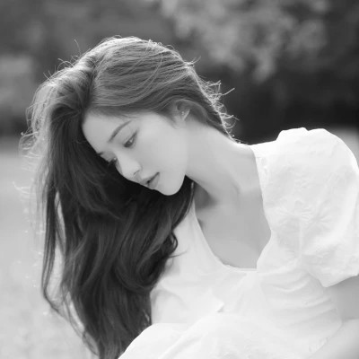 小众黑白ins风真人头像女