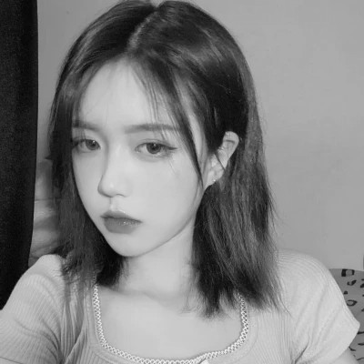 小众黑白ins风真人头像女