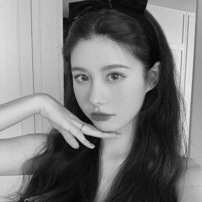 小众黑白ins风真人头像女