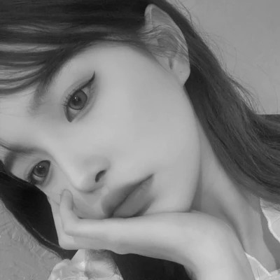 小众黑白ins风真人头像女