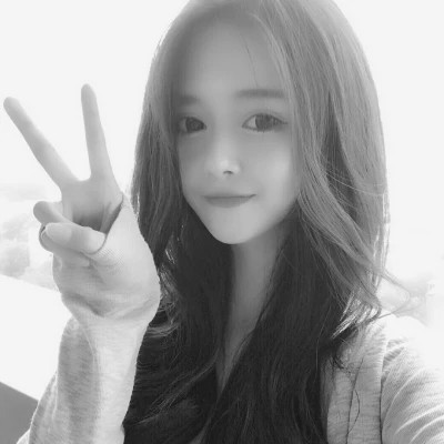 小众黑白ins风真人头像女