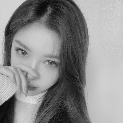 小众黑白ins风真人头像女