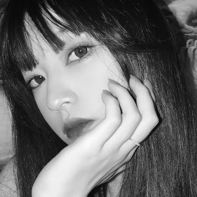 小众黑白ins风真人头像女