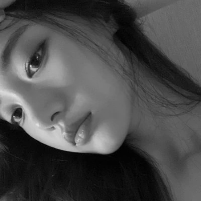 小众黑白ins风真人头像女