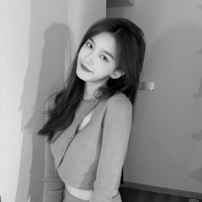 小众黑白ins风真人头像女