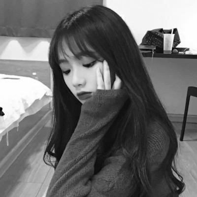 小众黑白ins风真人头像女