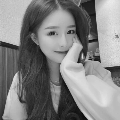 小众黑白ins风真人头像女