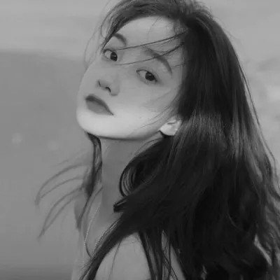 小众黑白ins风真人头像女