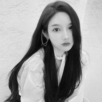 小众黑白ins风真人头像女