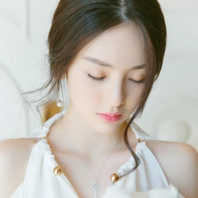2025最流行的微信头像图片女