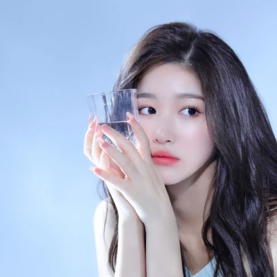 2025最流行的微信头像图片女