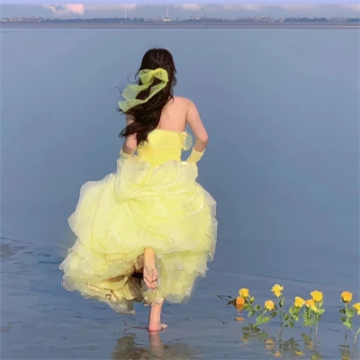 2025最新唯美头像背影女生漂亮图片