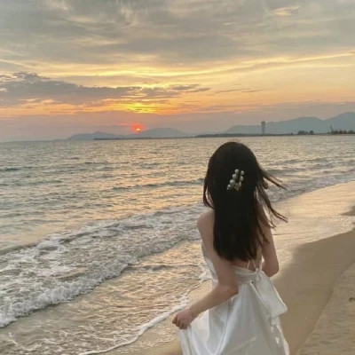 2025最新唯美头像背影女生漂亮图片
