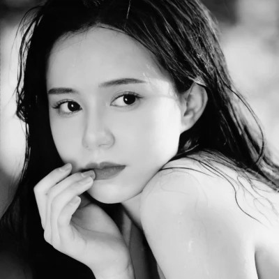 优质真人黑白头像女生