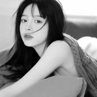 优质真人黑白头像女生