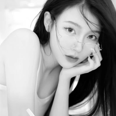 优质真人黑白头像女生