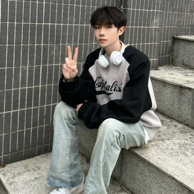 2025最火真人男生微信头像
