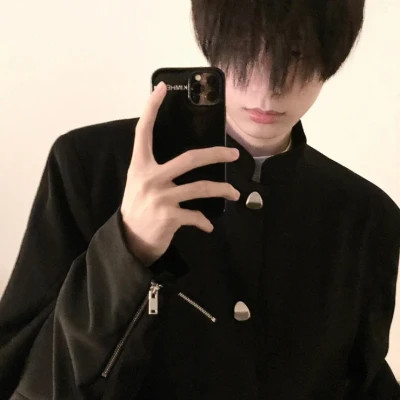 2025最火真人男生微信头像