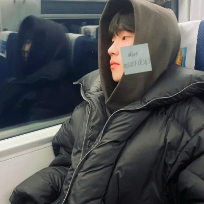 2025最新又酷又飒男生头像