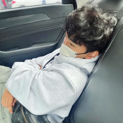 2025最新又酷又飒男生头像