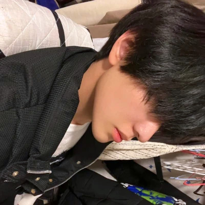 2025最新又酷又飒男生头像