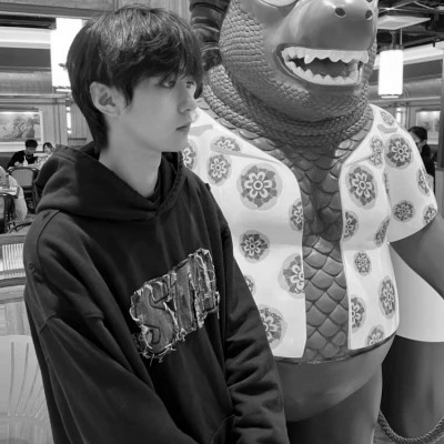 头像男生真人黑白