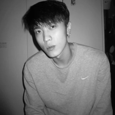 头像男生真人黑白