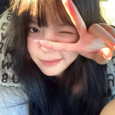 2025新款好看的头像女生