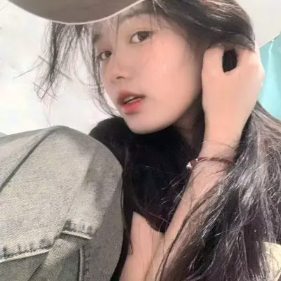 2025新款好看的头像女生