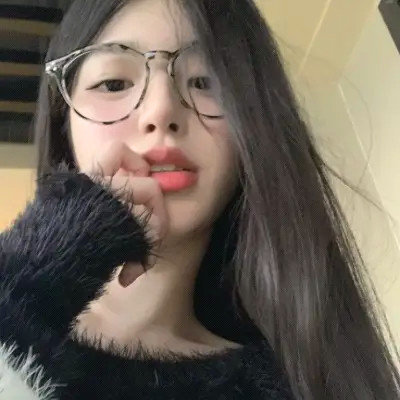 2025新款好看的头像女生