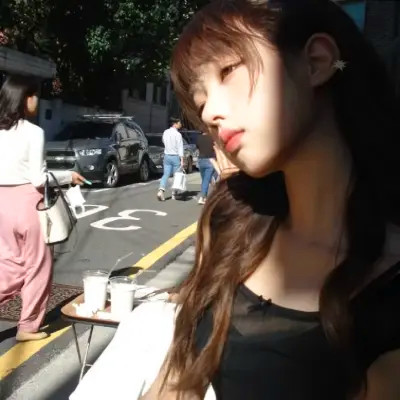 2025新款好看的头像女生