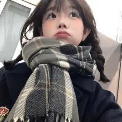 2025新款好看的头像女生