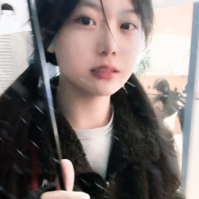 2025新款好看的头像女生