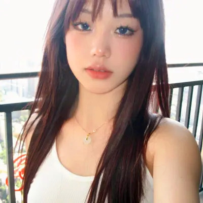 2025新款好看的头像女生