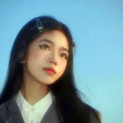 2025新款好看的头像女生