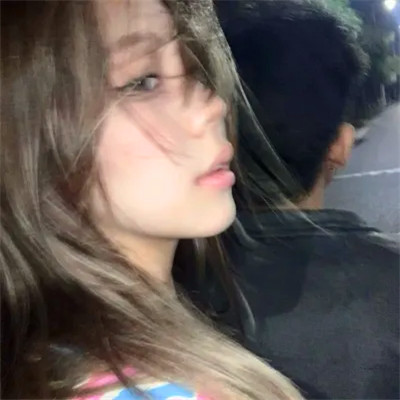 2025新款好看的头像女生