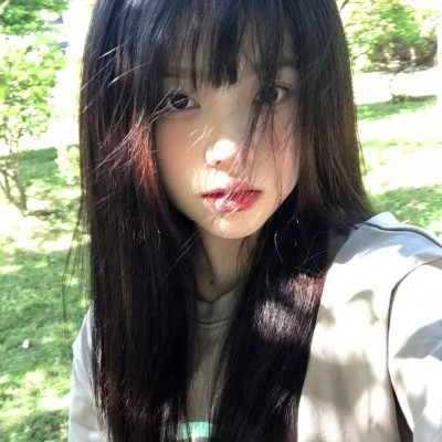2025新款好看的头像女生